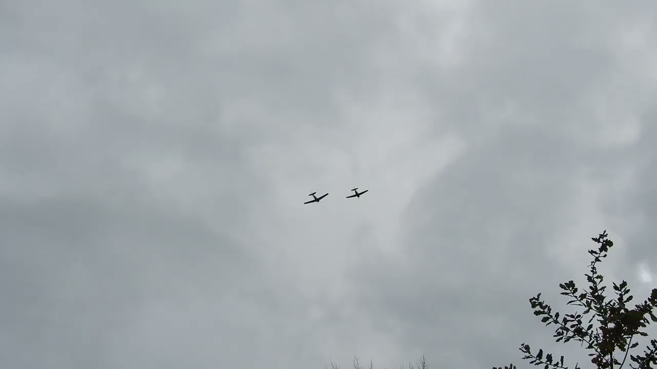 Fly-past @ 2024 Remembrance Day ceremony at Ladner Cenotaph in Delta, BC, Canada🌺🍁🇨🇦 🇬🇧 🪖🛦🛩️✈️⚓👑