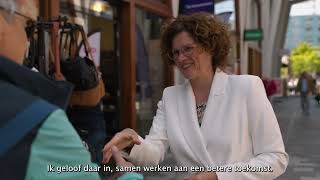 Marijke van Beukering, burgemeester van Nieuwegein, stelt zichzelf voor
