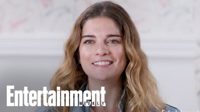 Schitt's Creek' Star Annie Murphy Gets 'Brady Bunch'-ified in