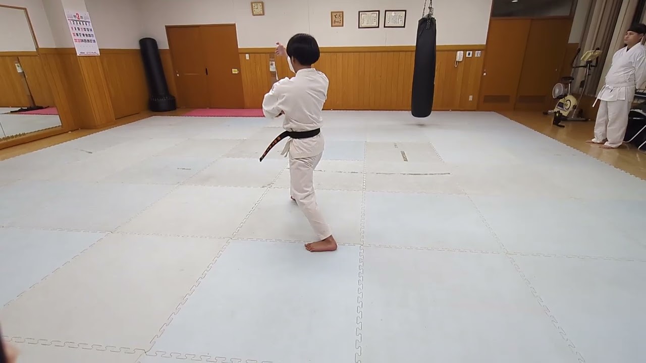 松和館南港道場　松濤館流空手道　生徒さん形稽古動画　雲手