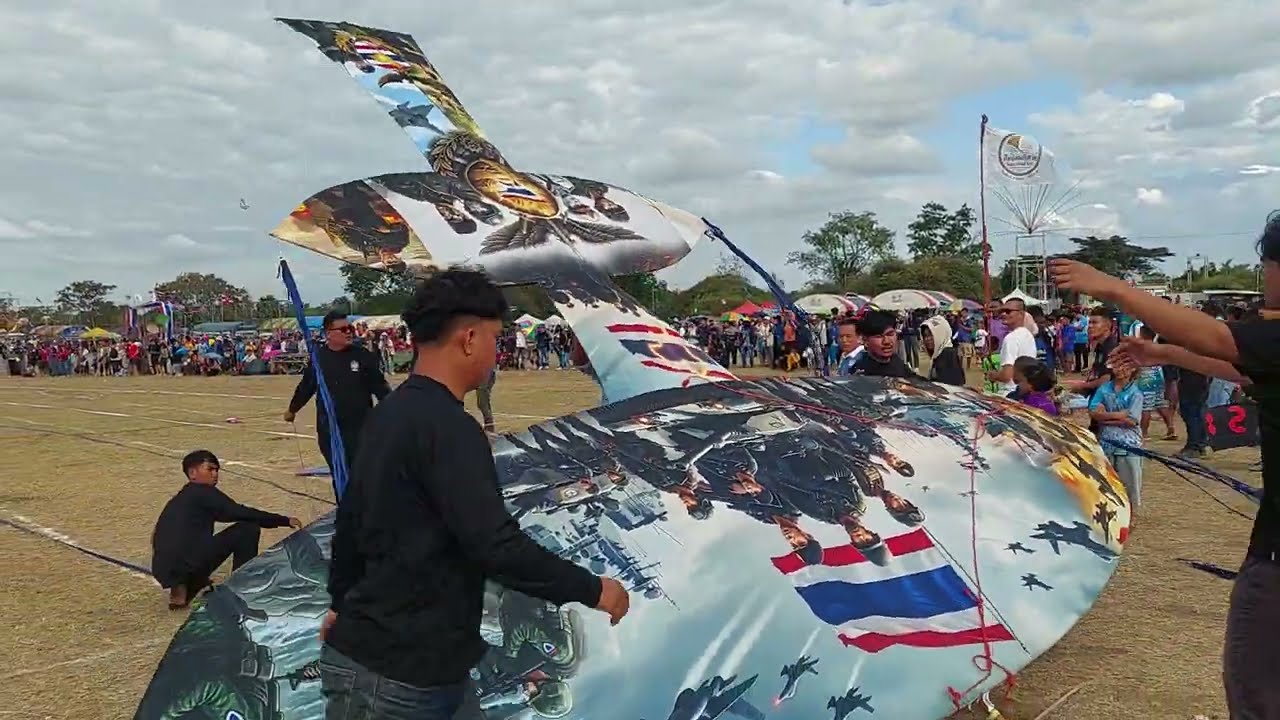 แข่งว่าวแอกยักษ์4 มหกรรมว่าวอีสาน #มหกรรมว่าวอีสานบุรีรัมย์2025 #kitefestival2025 #แข่งว่าวบุรีรัมย์
