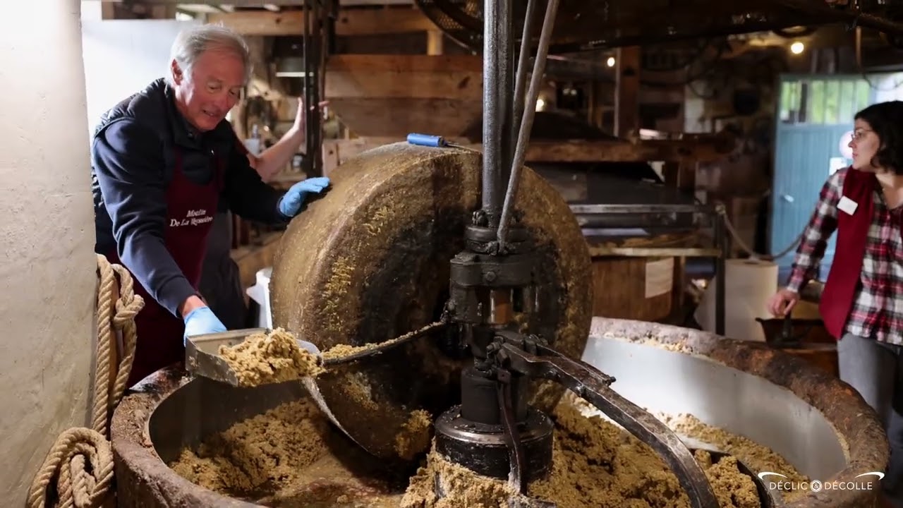 Confectionnez votre huile de noix au Moulin de la Veyssière
