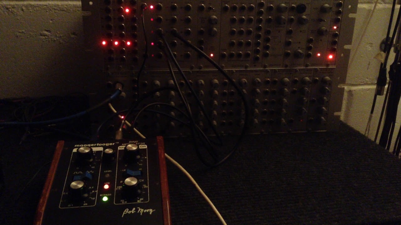 Modular synth self-generating patch: simple