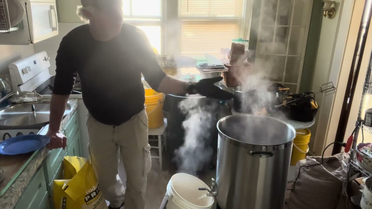 Moonshine. My face and how I make my mash. I’m trying to make better videos.🤣🤣🤣😘👍🥃💪