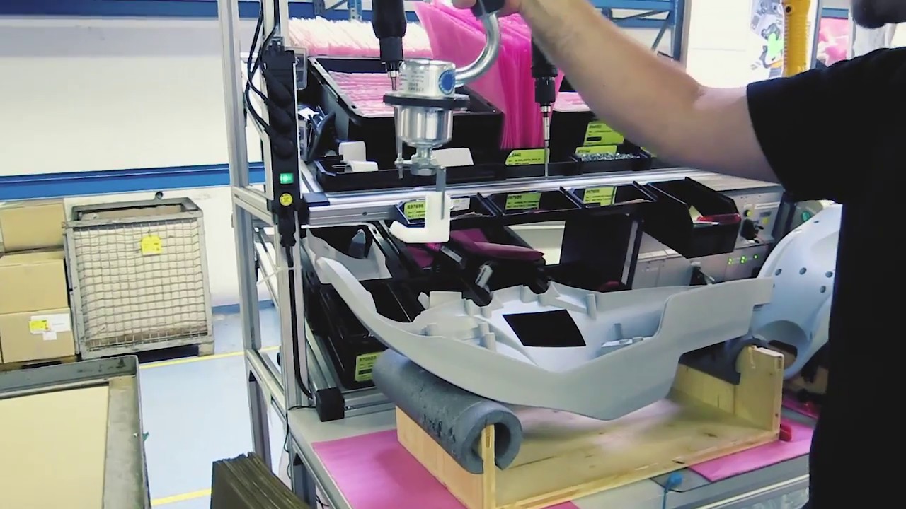 VacuQuicklift VQL: Handling von Kunststoffteilen