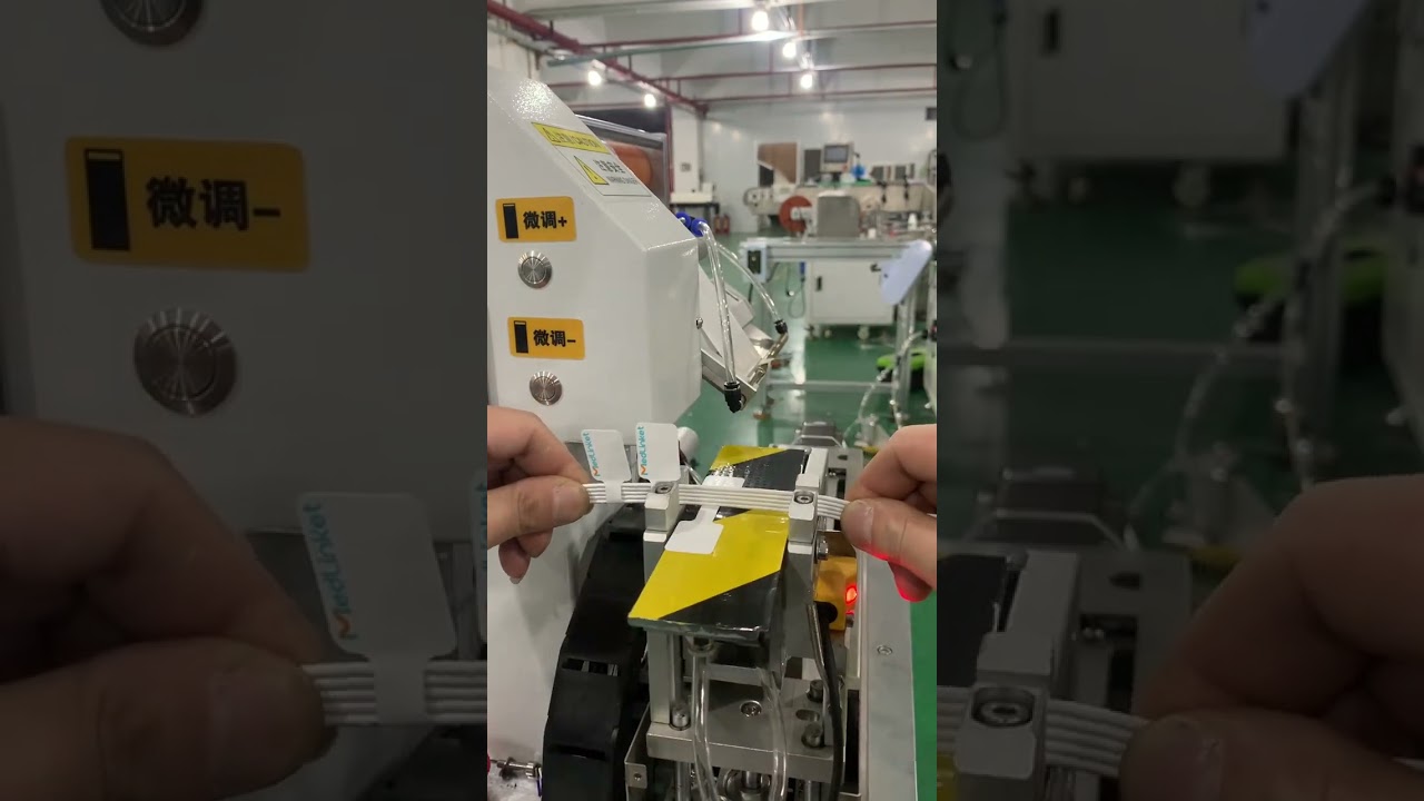 The wire labeling machine can label an entire row of cables simultaneously