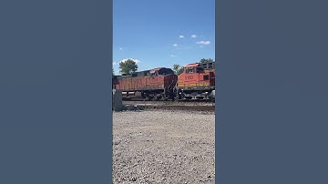 BNSF Intermodal bound for Logistics Park passes Lorenzo IL!  #railtrack #train #railfan #bnsf