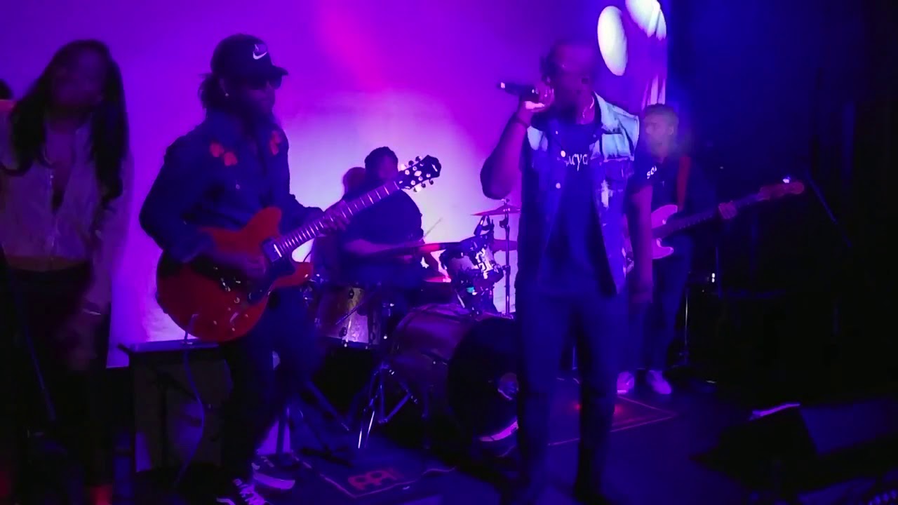 Robin Harris Jr. Solo (Live)