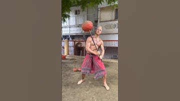 2年間の特訓の末、オランダ人青年がインドの伝説的武器をマスター