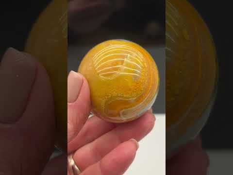 Бджолина (джмелина) ЯШМА куля 49 мм з підставкою - рідкісний натуральний камінь, видео 1