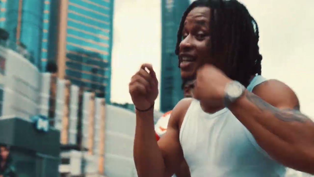 LIL PINO - EAT TRAP REPEAT (E.T.R.) - (Official Music Video) adlı videoyu YouTube'da izle LIL PINO - EAT TRAP REPEAT (E.T.R.) - (Official Music Video) adlı videoyu YouTube'da izle