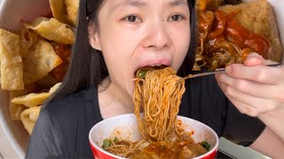 MIE AYAM DISATUKAN DENGAN BAKSO PAKAI KRIUK-KRIUK!!!