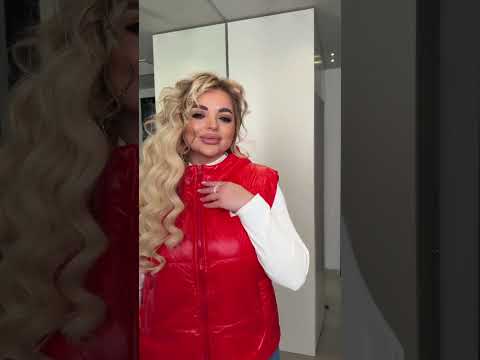 Женская жилетка, удобный капюшон, карманы, по низу для удобства шляпная резинка, большие размеры 46-60 Балат, видео 2