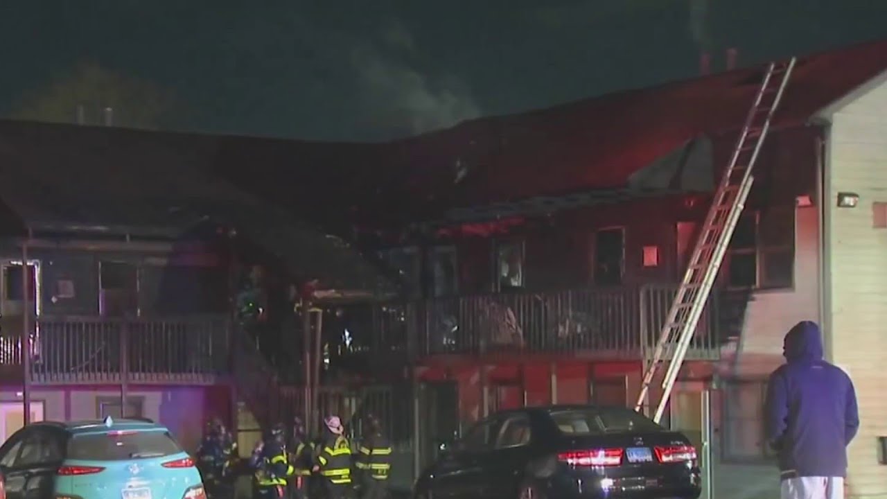 15 displaced after apartment building fire in Hartford - YouTube