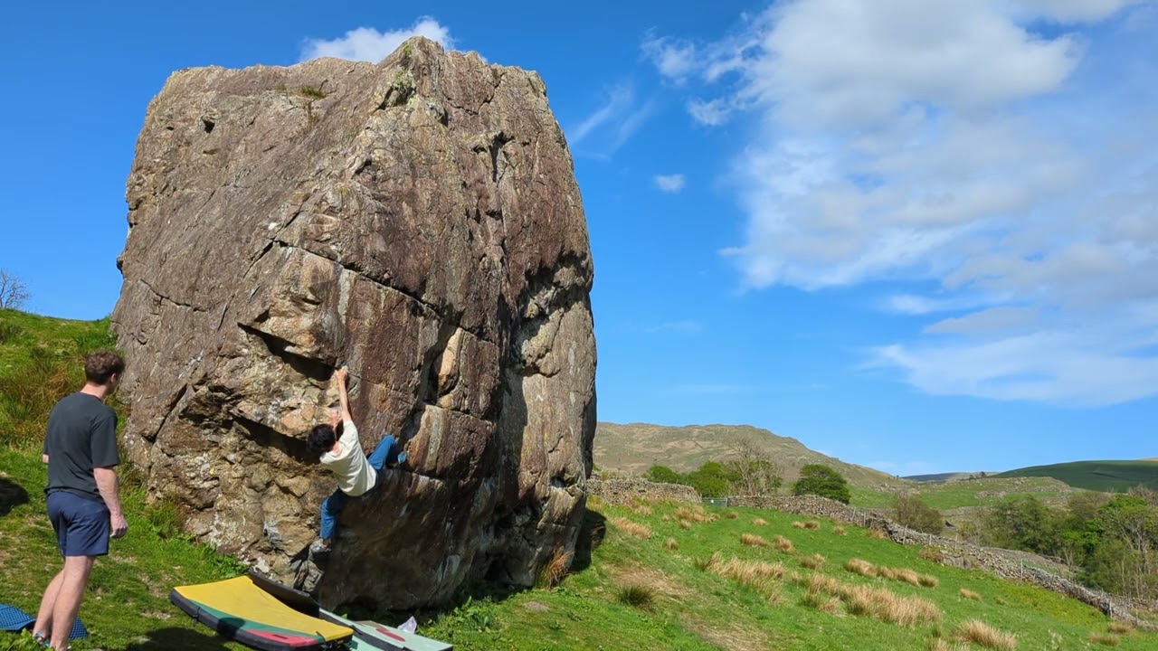 Lake District Boulder Kentmere 「Badger Arête 7a」 レイクディストリクトボルダー イギリス 湖水地方