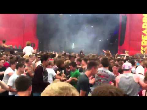 Crystal Castles - Wrath of God @ Reading Festival 2012