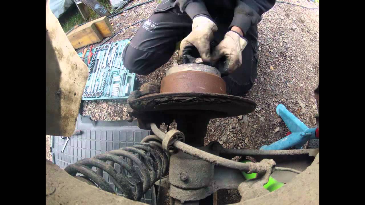 Changing the differential on my lifted volvo 945 turbo