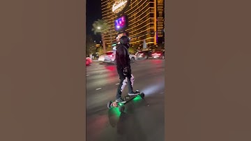 Friday night cruise down #lasvegas strip #pev #esk8 #esk8life #esk8con #esk8con2023 #ncesk8 #ebike