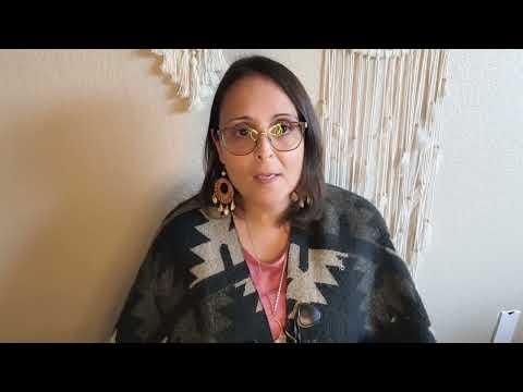 Por que o oraculista deve cobrar sua consulta? - video from TheMoonSpiritOracle