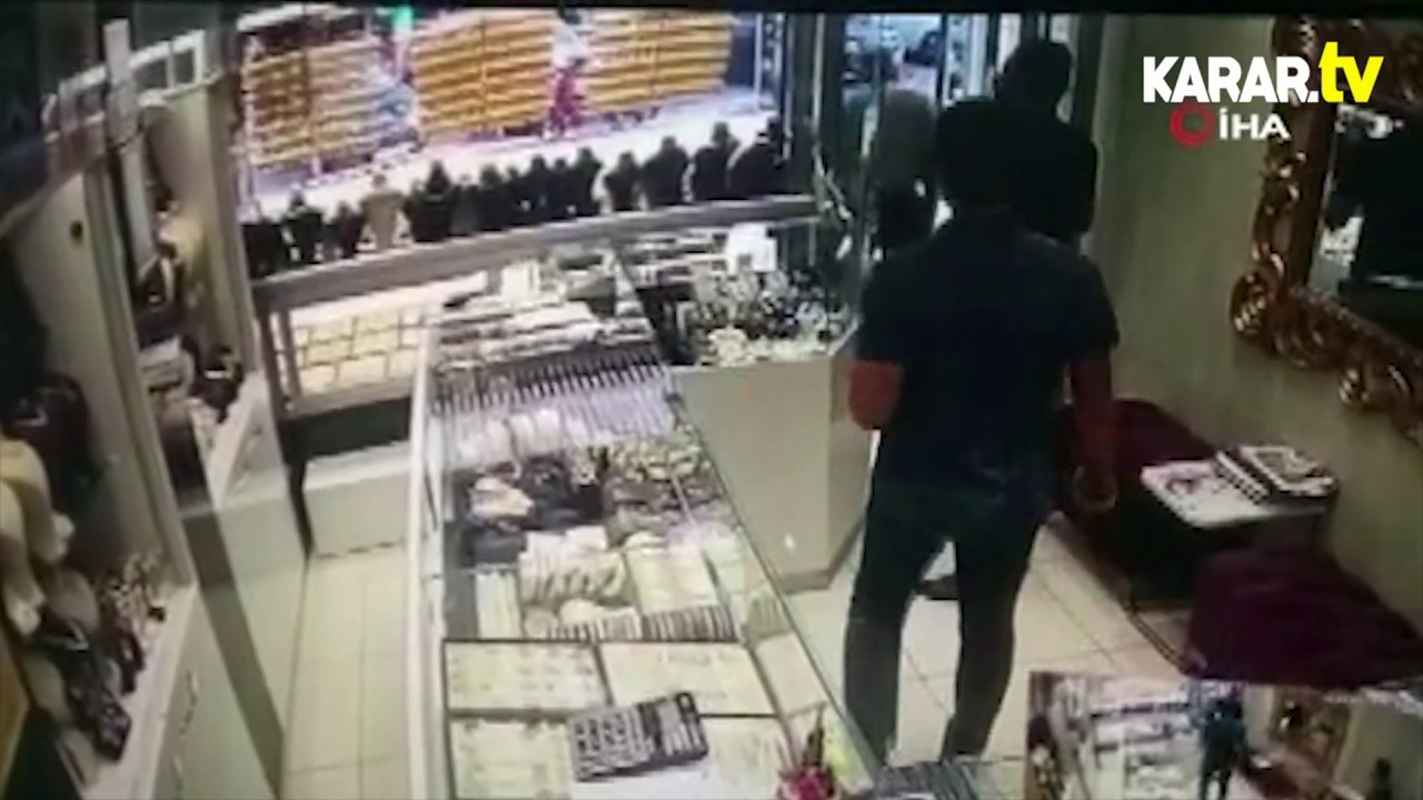 İstanbul'daki depreme yakalanan esnafın panik anları