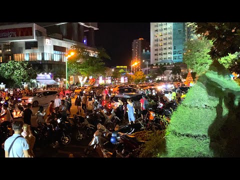 Video Nha Trang Hôm Nay 3.9 Quá Sôi Động Biển Người Tập... - YouTube