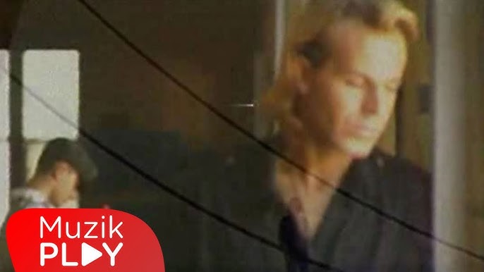 Eshak fotosuratlarini yalagan ajoyib erkaklar Katta dildo bilan ozini sikadi