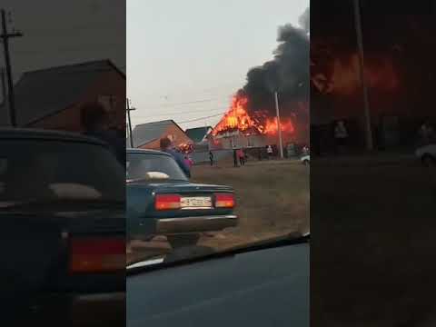 Крупный пожар в селе Каменноозёрное под Оренбургом