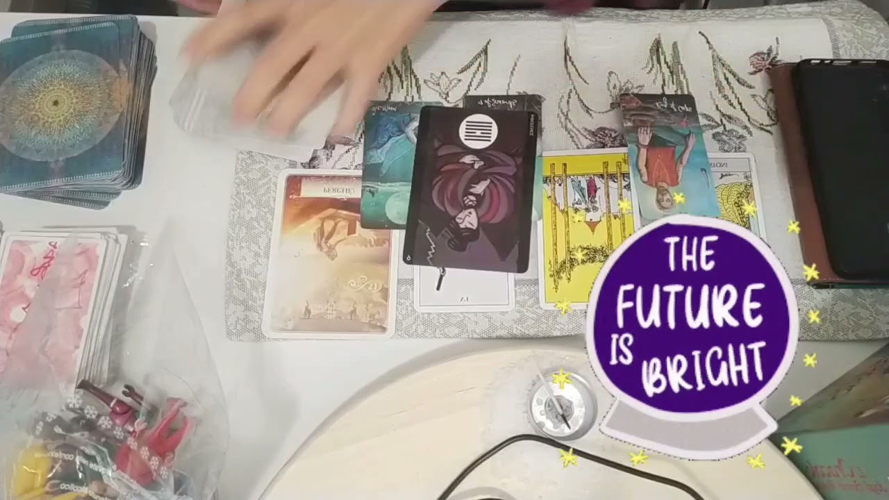 CURIOSANDO TRA I TAROCCHI:chiedi alle carte🔮💕