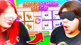 TRADEAMOS NUESTRAS MASCOTAS TOTALMENTE *A CIEGAS* y DERANK PIERDE SUS PETS en ADOPT ME de ROBLOX😱