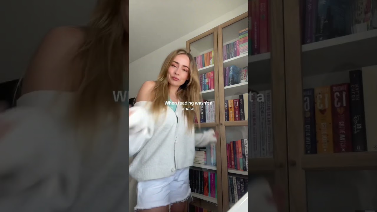 The reading hobby stuck with me👸📖 