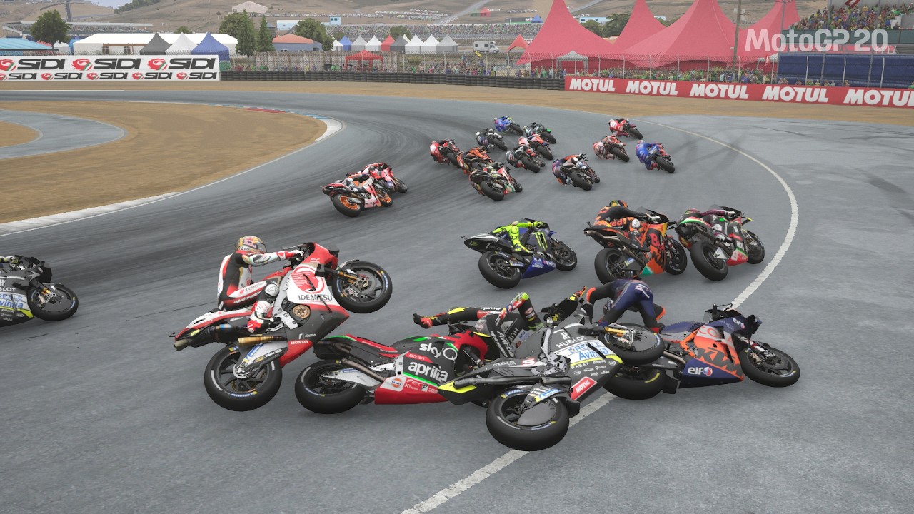 VALENTINO ROSSI NGAMUK TABRAK SEMUA PEMBALAP