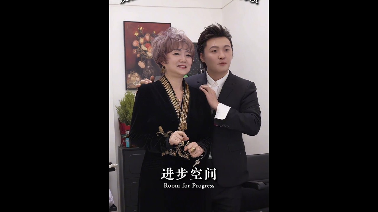 武汉首届选美冠军的亲姐姐，竟带着一头干枯如草、打结分叉的头发😖现身海德全国公益巡剪！她只提一个请求：“我想年轻30岁。”🌟所有人都以为这不可能——可海德老师亲手为她洗护修剪，一套行云流水的操作后，