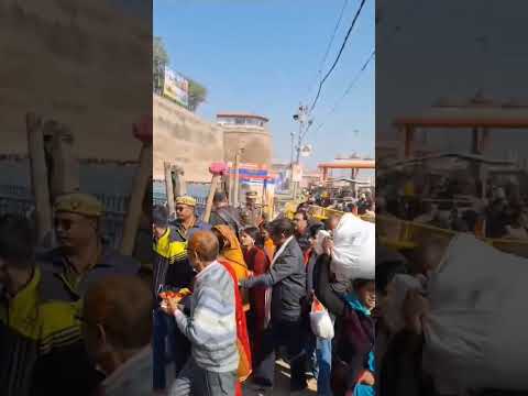 Share kare mahakumbh me kya ho raha hai. #mahakumbh2025 #kumbh2025