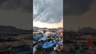 突然之間風雲變色😱天這麼黑🌑 風這麼大🌬️爸爸捕魚去🚣🏻‍♂️為什麼還不回家🏡搞錯了重來😅颱風準備來襲🙏🏻願 #香港的朋友平安 #HK #typhoon #颱風
