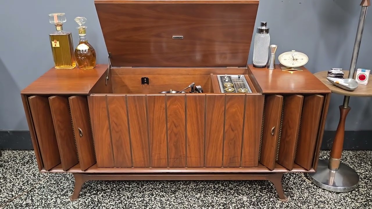 1960s zenith stereo console. Mid-century modern. MODEL# GA50-12