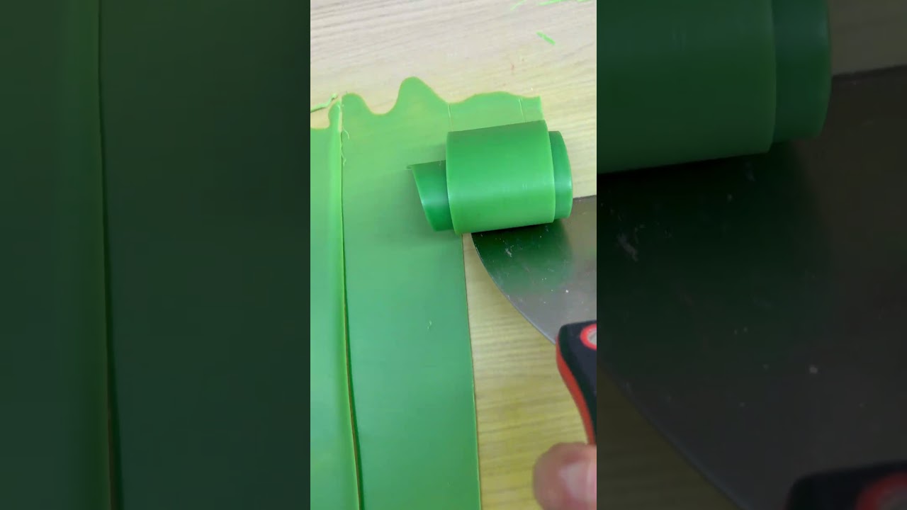 Turn up your volume🎧! This crunchy and smooth wax scraping is the ultimate ear massage.