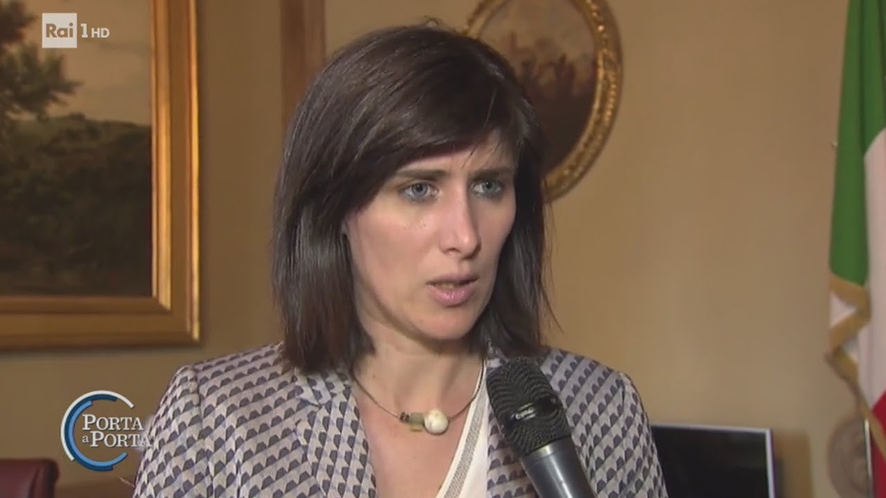 Chiara Appendino sindaco di Torino, sotto accusa per i feriti in piazza - Porta a Porta 06/06/2017