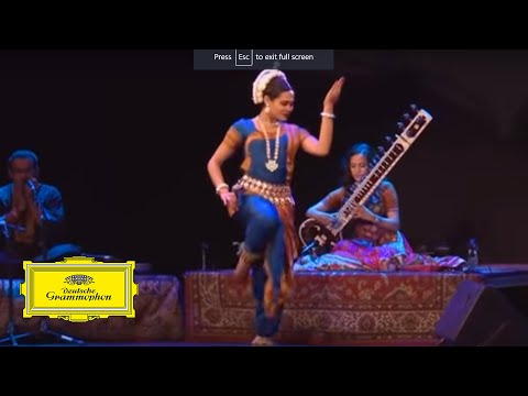 Anoushka Shankar - Traveller (Live) - YouTube