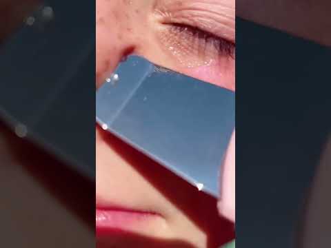 Vidéo: Comment essuyer la mousse de montage si elle entre en contact avec la peau ou les vêtements ?