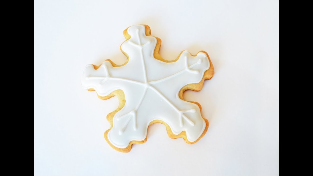 Frozen Snowflake Sugar Cookie - How to decorate