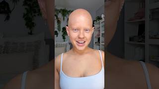 👩🏼‍🦰🫶🏻