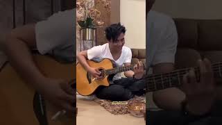 Charly Akustik #shorts #charlyvanhouten #putriiklan #shortmusik #musik  #klipmusik #musikliriklagu