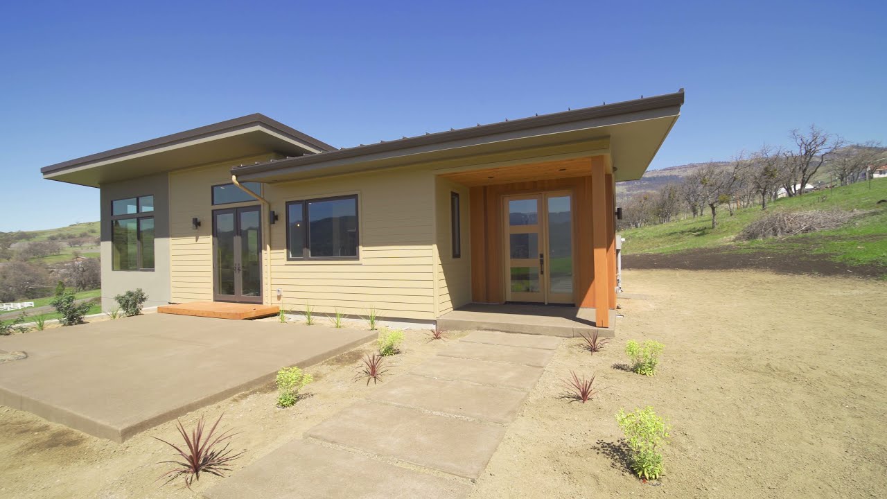 31 Pompadour Drive in Ashland, Oregon