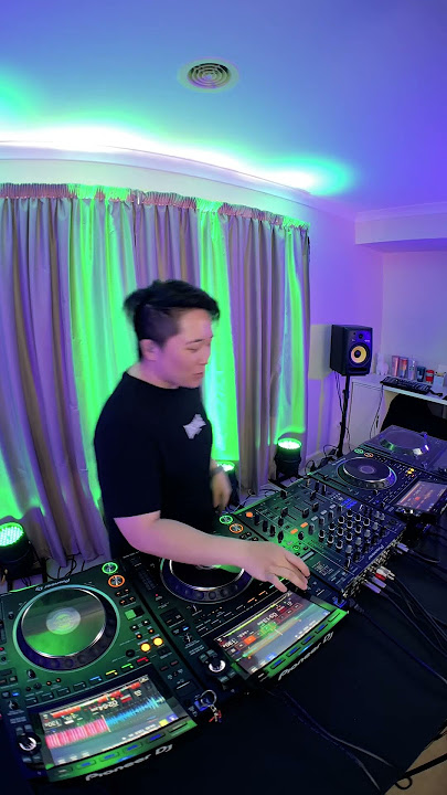 2000’s hip hop x techno 🥵 #djmashup #dj #hiphop #tecnho #nic_jnr #shorts #pioneerdj #3deckmashup