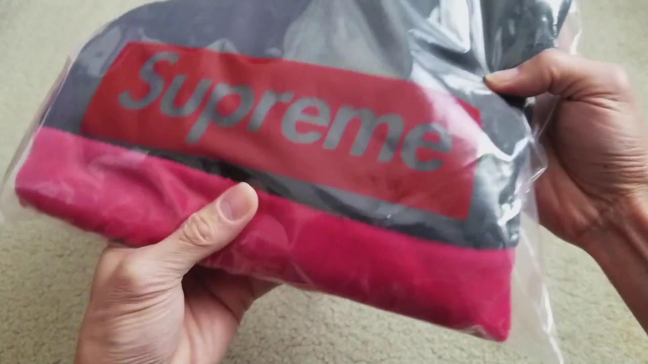 Unboxing SUPREME FW17 Week 16 Velour Half Zip Pull Over! 12 18 2017