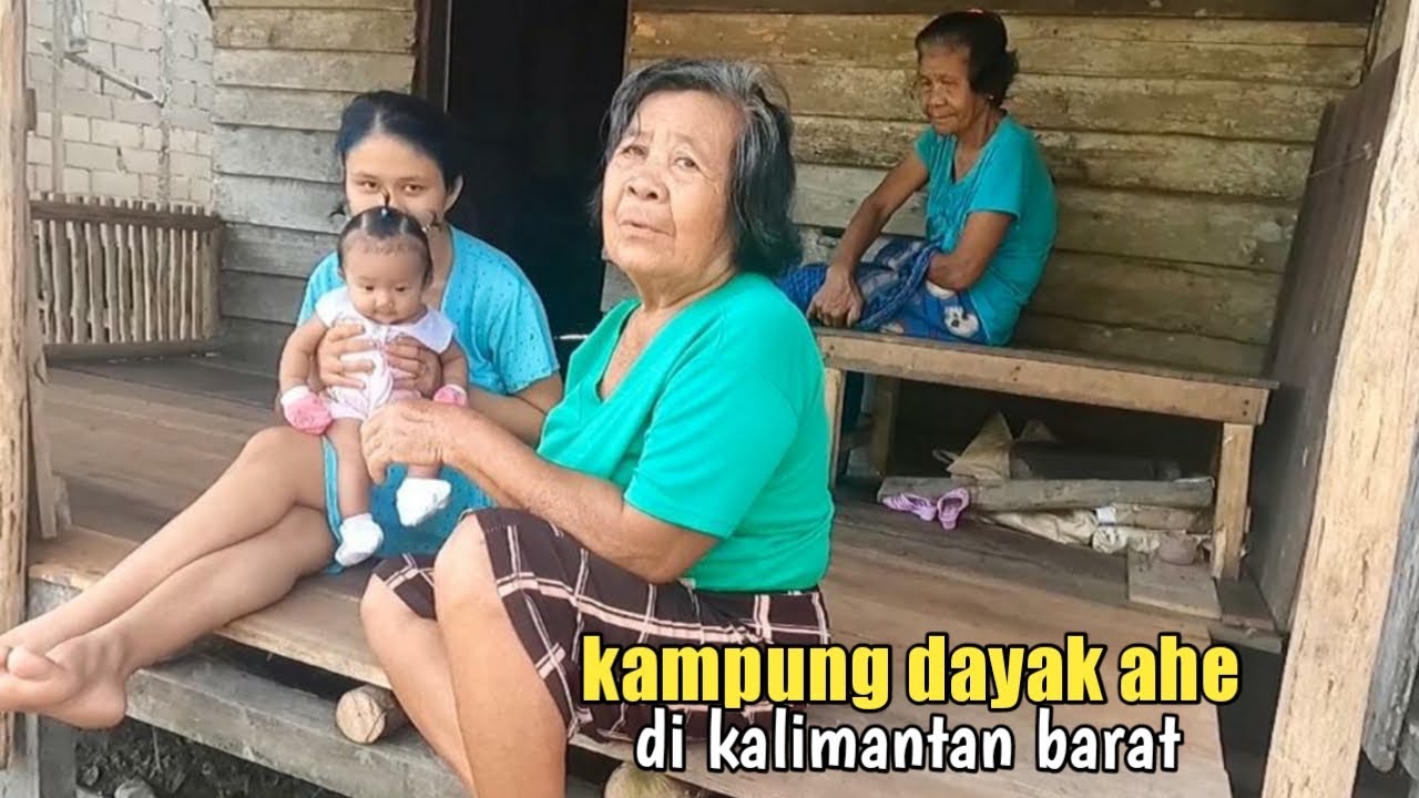 Kampung Dayak di pinggiran kota Pontianak