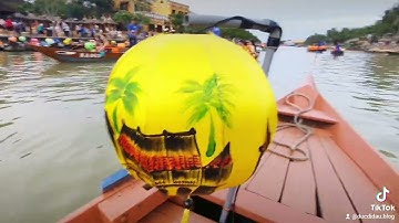 Đi thuyền trên sông Thu Bồn phố cổ Hội An tỉnh Quảng Nam 