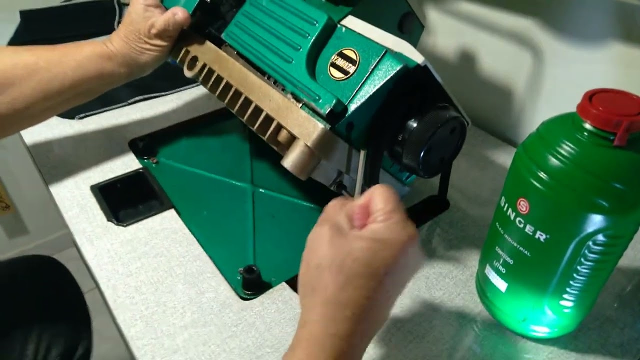 Como trocar o óleo da overlock Yamata GN6-3.