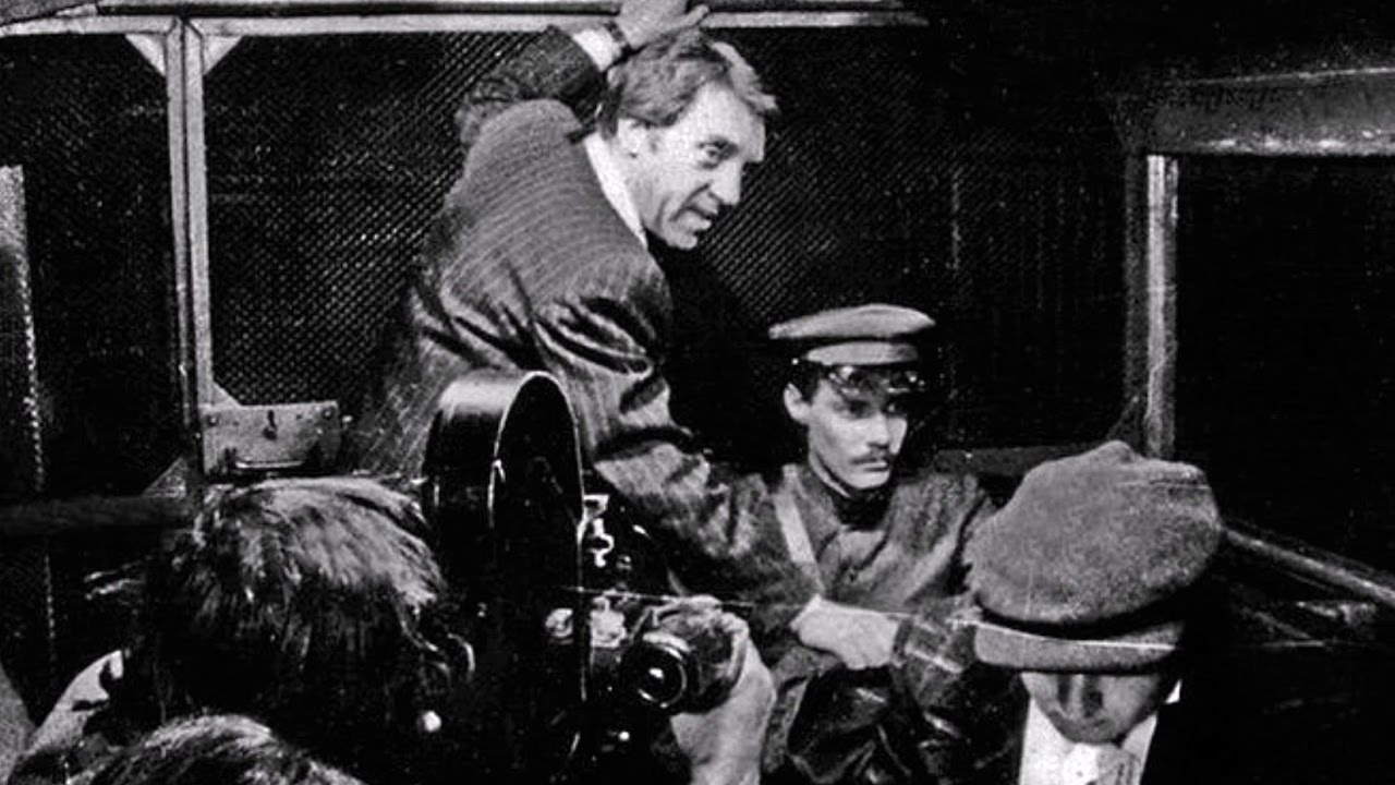 «Песня о конце войны» (1979) исполняет Высоцкий, не вошедшая в фильм «Место встречи изменить нельзя»