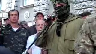 Речь Семена Семенченко возле администрации президента. Речь Семена Семенченко возле администрации президента.